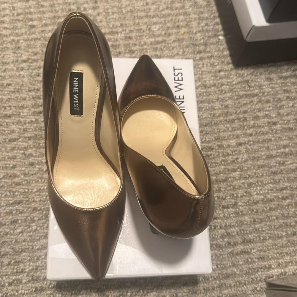 Brand new Bronze Nine West pumps